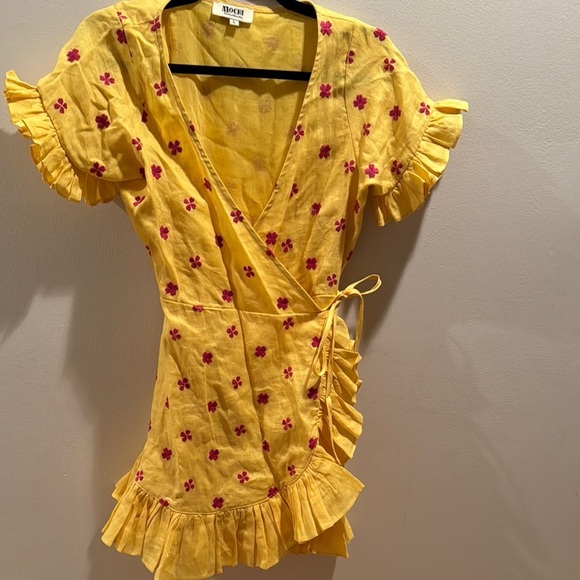 Mochi art of embroidery Yellow Floral Wrap dress 💯 Linen Large - Picture 2 of 7